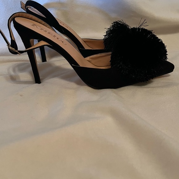 New puff pom pom stilettos, pointed toe, black suede, sling back. - Picture 2 of 5
